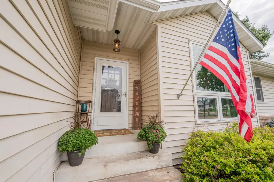1704 Sierra Drive S, Eau Claire, WI 54701 - #2