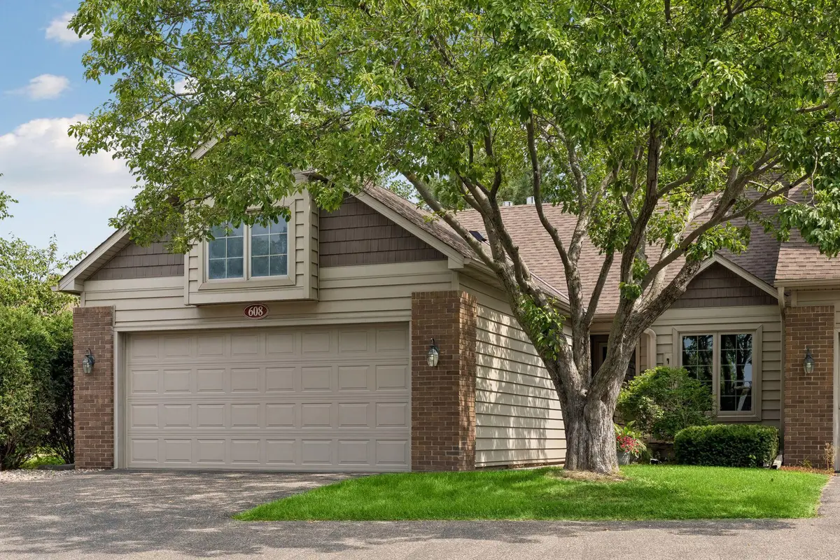 608 Sullivan Drive Ne, Columbia Heights, MN 55421 - #1