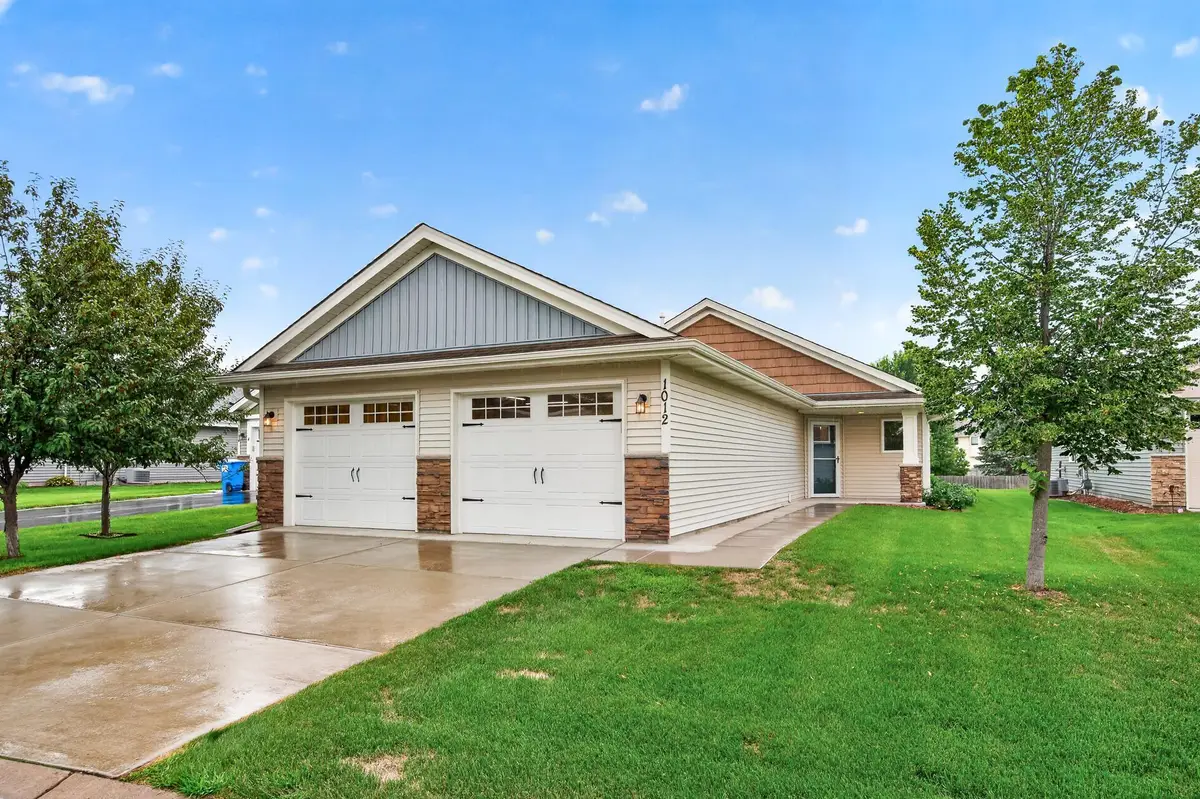 1012 Golden Way Nw, Isanti, MN 55040 - #1