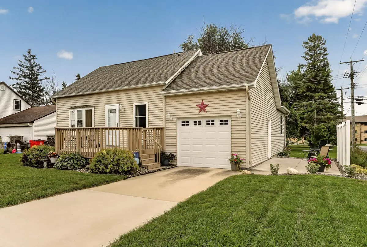113 1st Street Sw, Dodge Center, MN 55927 - #1
