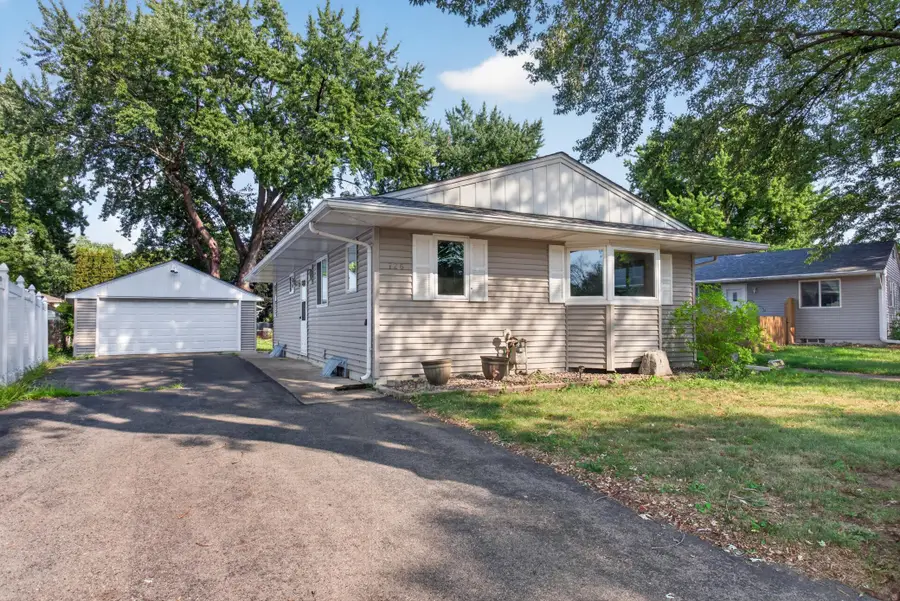 726 22nd Avenue N, South Saint Paul, MN 55075 - #2