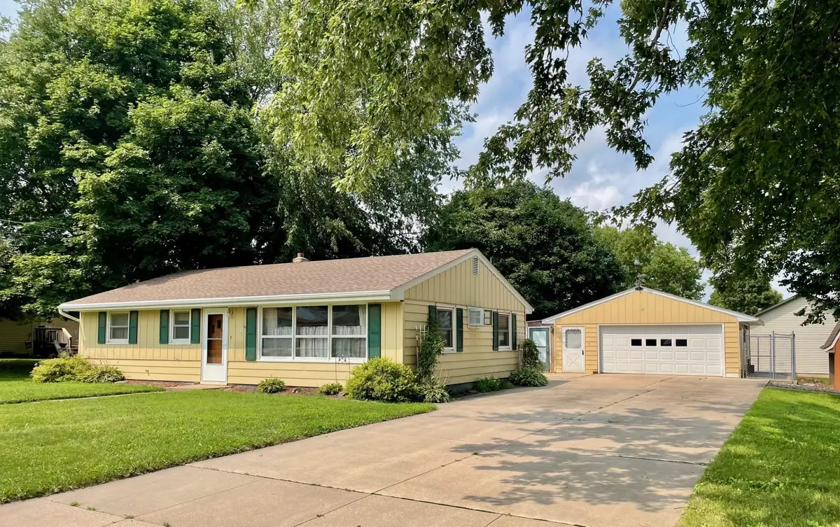 604 22nd Avenue Nw, Austin, MN 55912 - #1