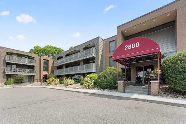 2800 Hamline Avenue N #313, Roseville, MN 55113