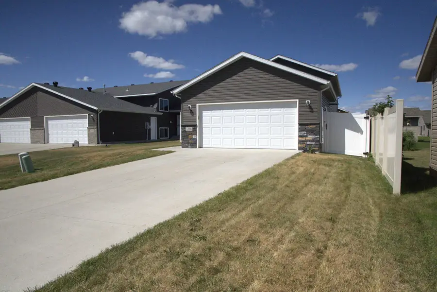3316 Maple Leaf Loop S, Fargo, ND 58104 - #3