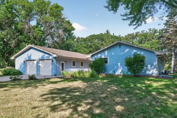 6033 Oak Circle, North Branch, MN 55056