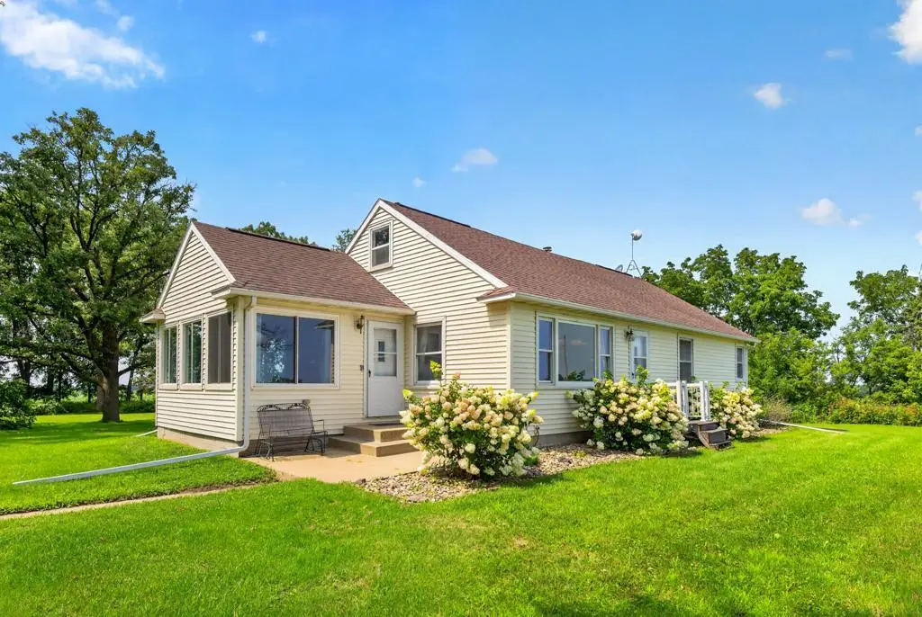 9321 105th Avenue Sw, Hayfield, MN 55940 - #1