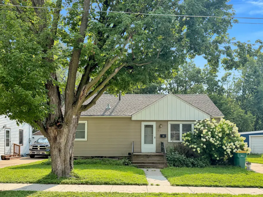 504 Edgewood Avenue, Albert Lea, MN 56007 - #3