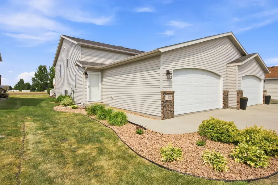 4325 39th Avenue S, Fargo, ND 58104 - #2