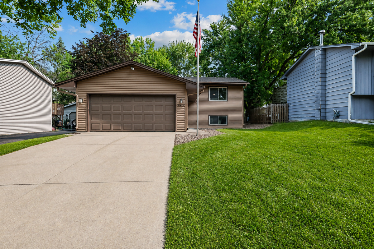 865 104th Avenue Nw, Coon Rapids, MN 55433 - #1