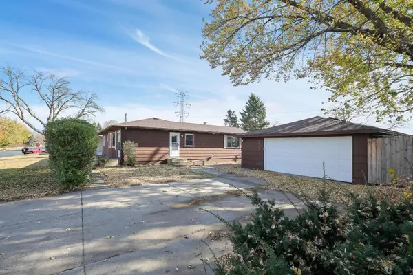 2018 Shale Lane, Eagan, MN 55122