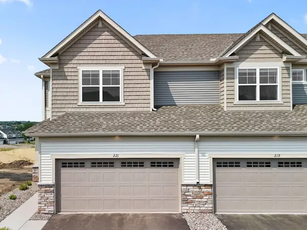 221 Huntington Drive, Waconia, MN 55387