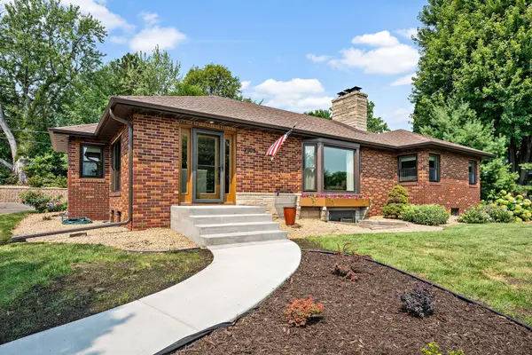2005 Kenwood Drive W, Maplewood, MN 55117