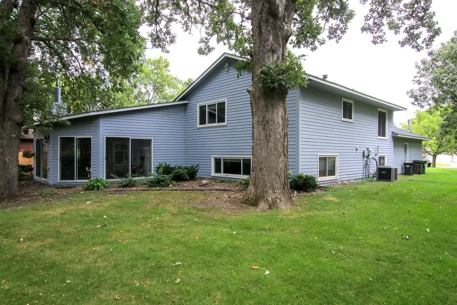 450 School Road Nw, Hutchinson, MN 55350 - #2
