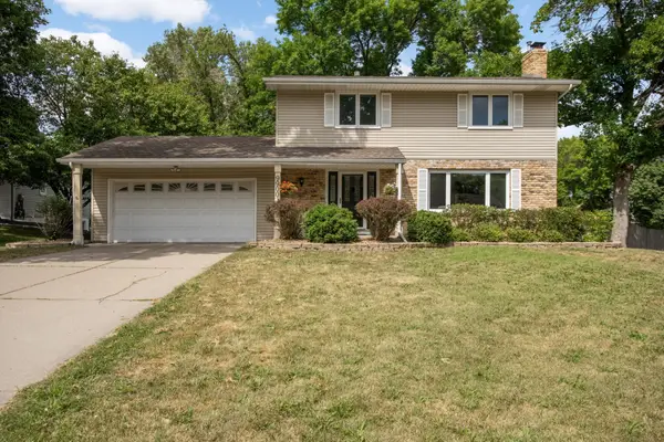 9900 41st Avenue N, Plymouth, MN 55441