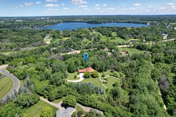 185 Pioneer Trl, Chanhassen, MN 55317