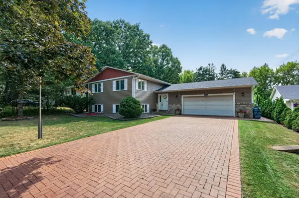 2048 17th Avenue E, North Saint Paul, MN 55109