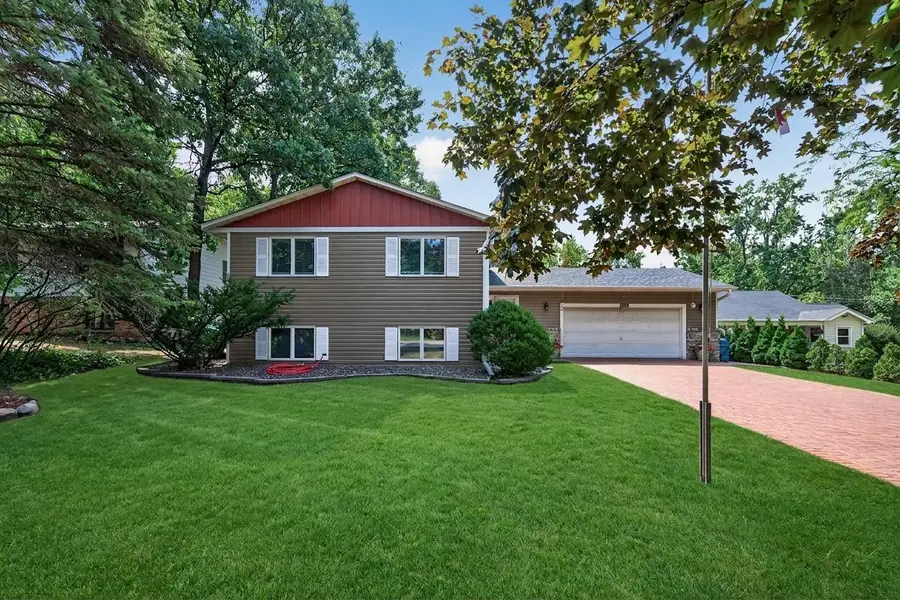 2048 17th Avenue E, North Saint Paul, MN 55109 - #2