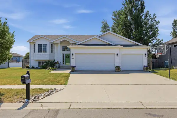 1227 38th Avenue S, Moorhead, MN 56560