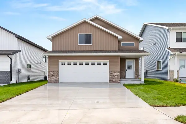 2515 38th Avenue S, Moorhead, MN 56560