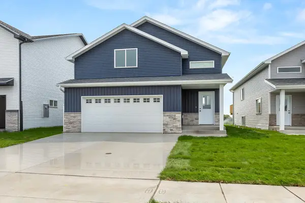 2623 38 Avenue S, Moorhead, MN 56560