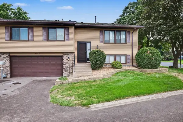 1086 122nd Avenue Ne, Blaine, MN 55434