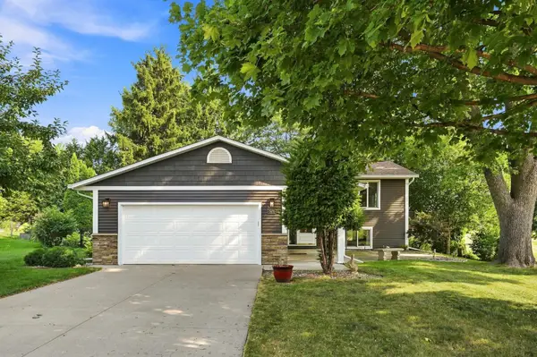 7470 Upper 26th Street, Oakdale, MN 55128