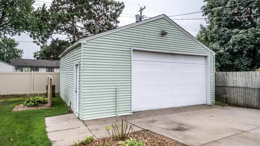 214 Poplar Street E, South Saint Paul, MN 55075 - #3