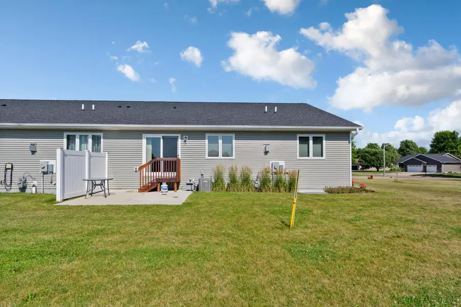 611 Mari Dean Boulevard #6, Lake Crystal, MN 56055 - #3