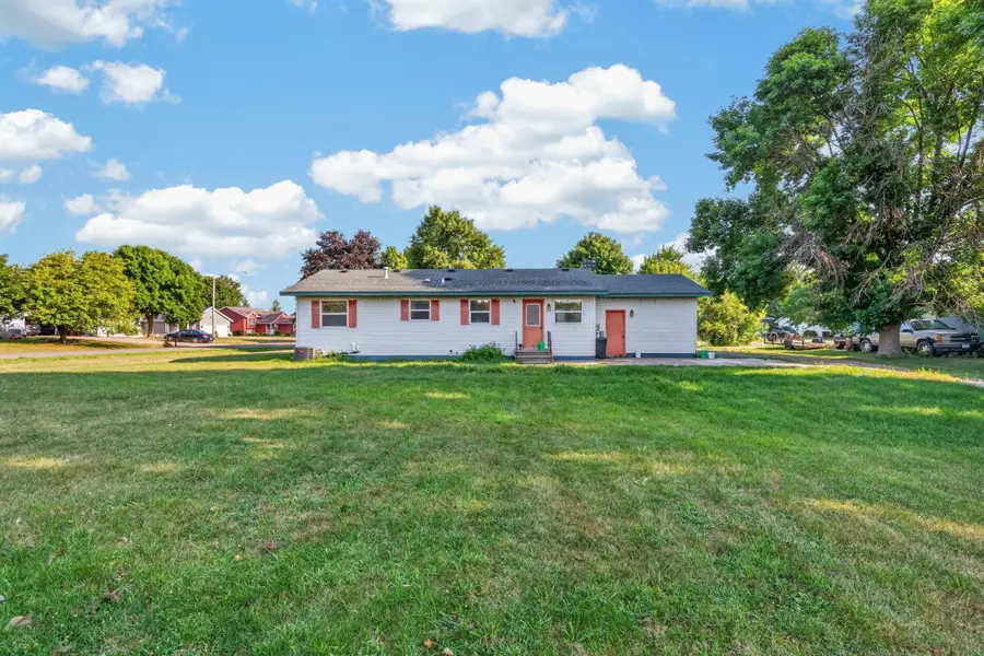 515 SW 9th Street Sw, Braham, MN 55006 - #2