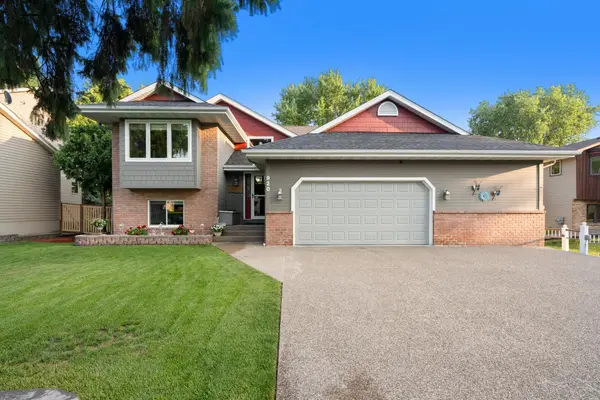 920 100th Lane Ne, Blaine, MN 55434