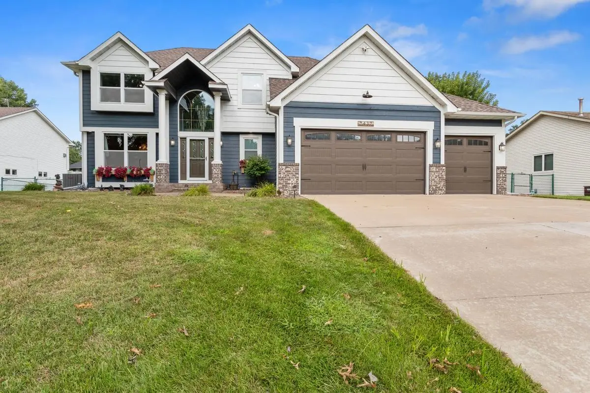 2437 Matterhorn Drive E, Maplewood, MN 55119 - #1