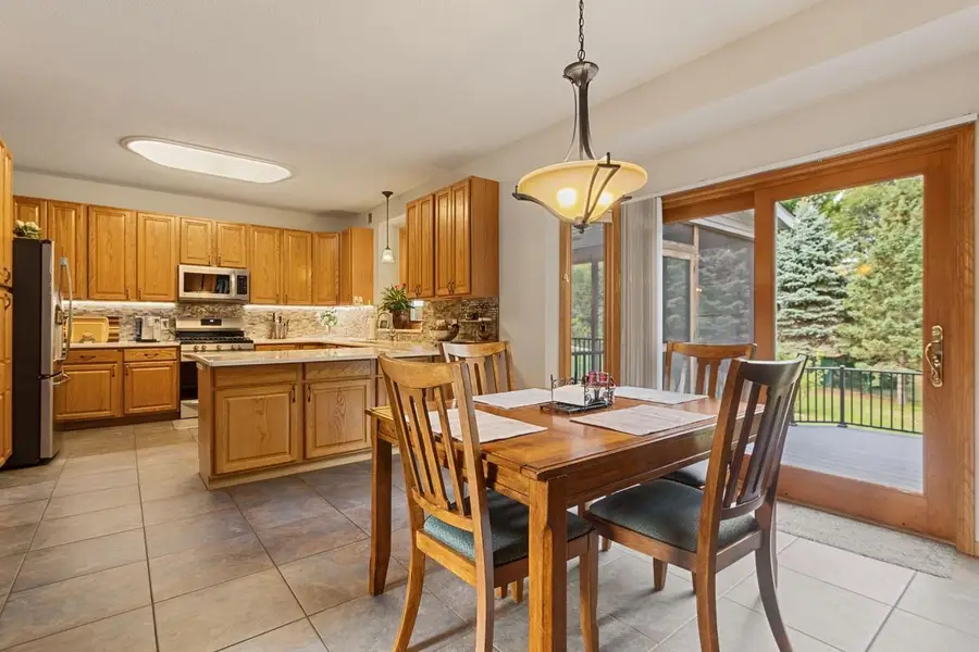 2437 Matterhorn Drive E, Maplewood, MN 55119 - #2