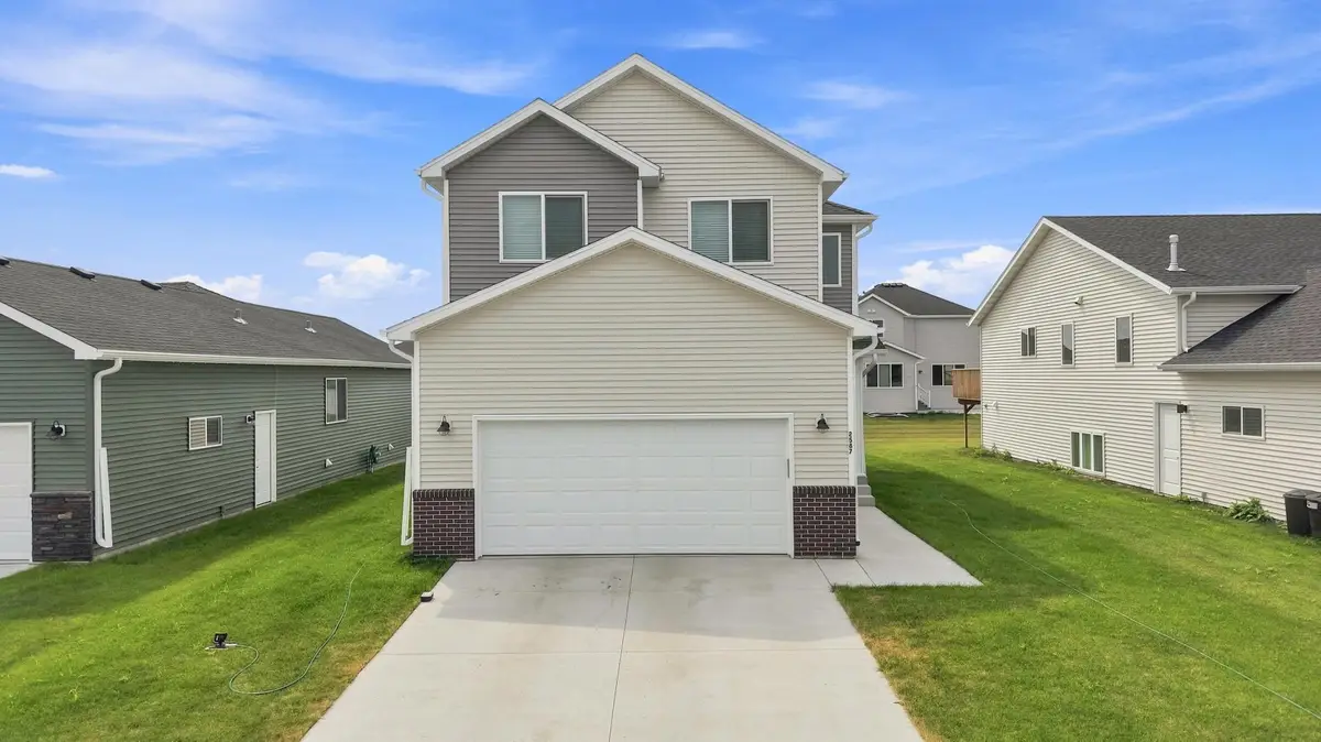 2587 Fulton Loop S, Fargo, ND 58104 - #1