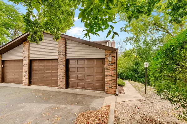2420 Mendelssohn Lane N #5, Golden Valley, MN 55427