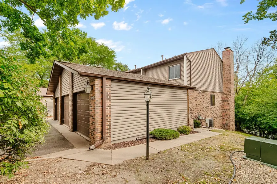 2420 Mendelssohn Lane N #5, Golden Valley, MN 55427 - #2