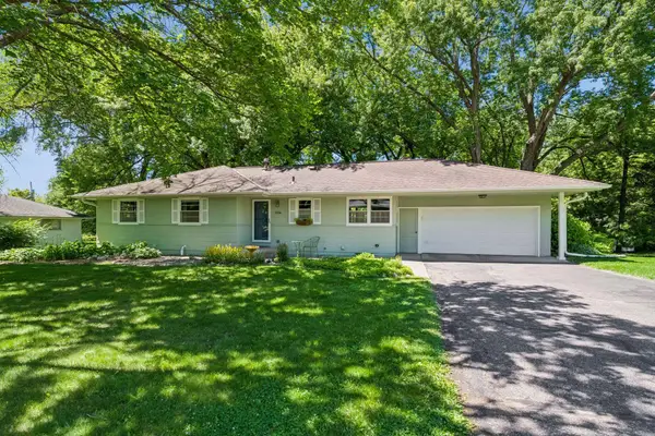 5536 Holiday Road, Minnetonka, MN 55345
