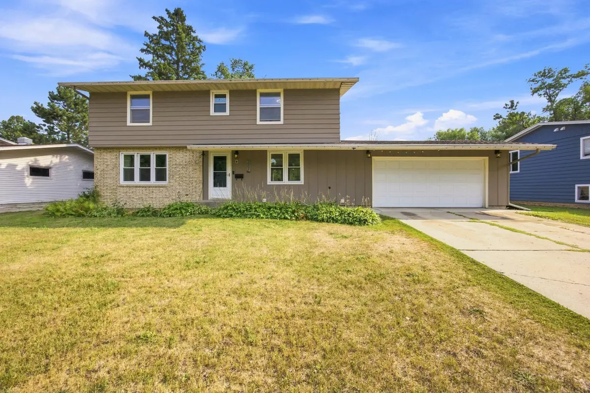 1002 24th Avenue S, Fargo, ND 58103 - #1