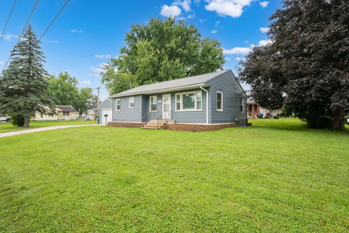 311 4th Avenue Se, Stewartville, MN 55976 - #1