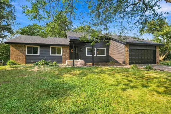 6649 Buckingham Road, Woodbury, MN 55125