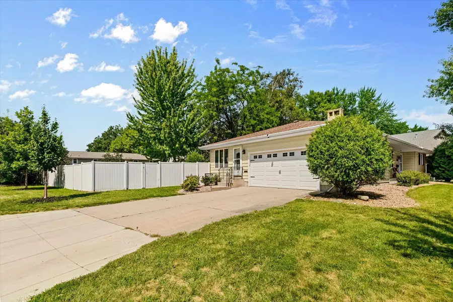 754 Southview Court Sw, Hutchinson, MN 55350 - #2