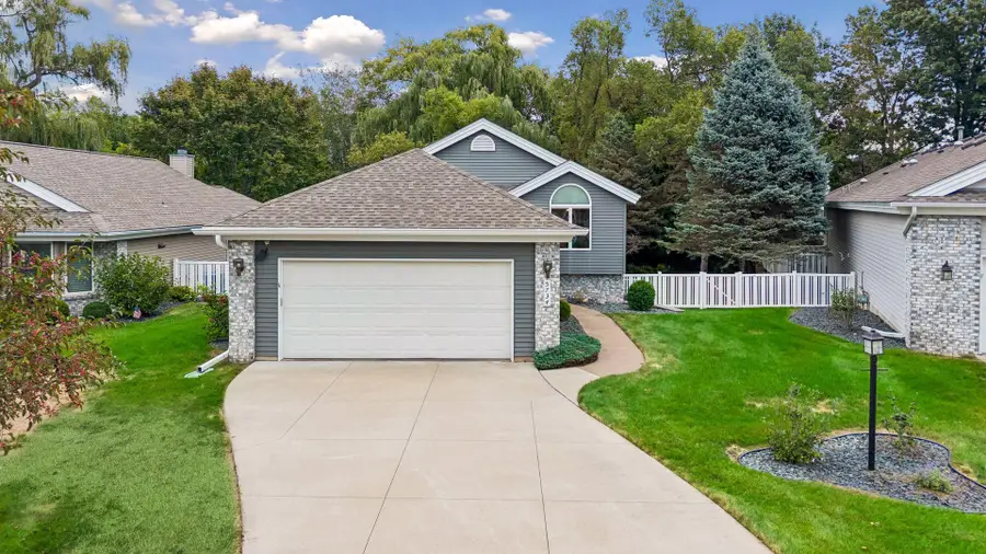 5734 Heather Ridge Drive, Shoreview, MN 55126 - #3