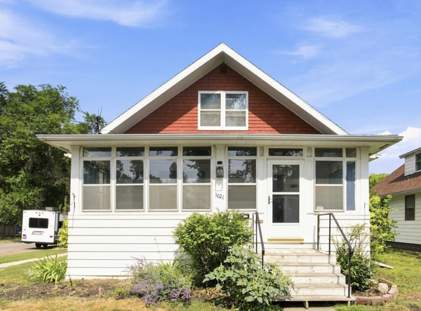 1021 9th Avenue N, Fargo, ND 58102