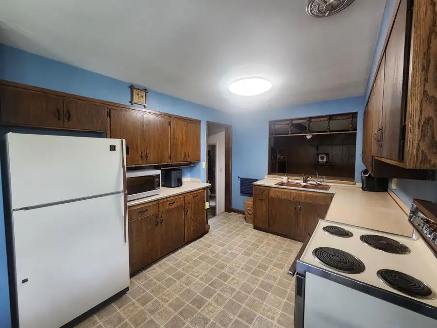 600 W Middle Street, Redwood Falls, MN 56283 - #3