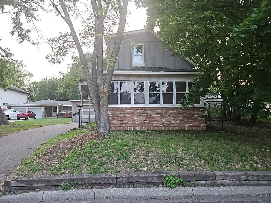 1069 Seminole Avenue, West Saint Paul, MN 55118 - #2