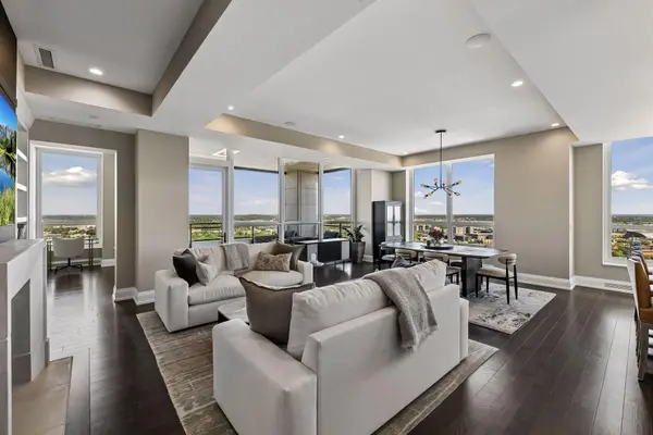 1111 W River Parkway #32C, Minneapolis, MN 55415