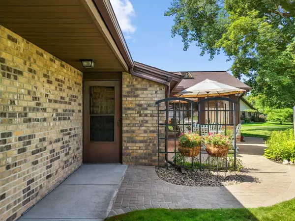 1025 Xene Lane N, Plymouth, MN 55447