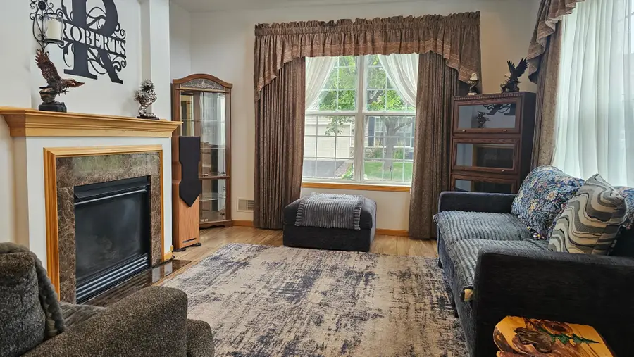 11122 Aberdeen Street Ne #E, Blaine, MN 55449 - #2