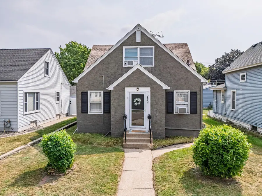 429 5th Avenue S, South Saint Paul, MN 55075 - #2