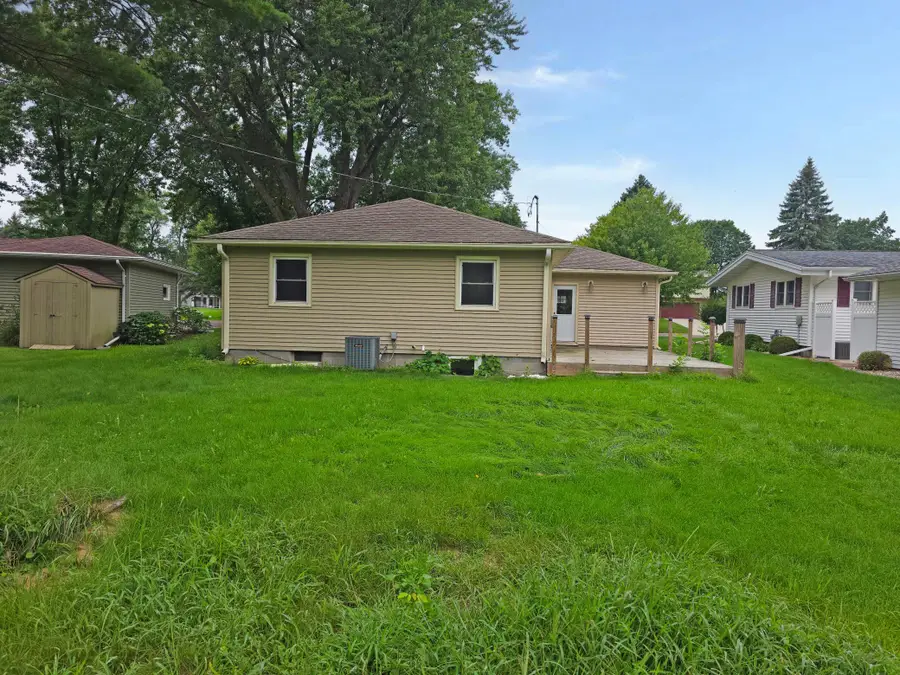 1109 S Moore Street, Blue Earth, MN 56013 - #3
