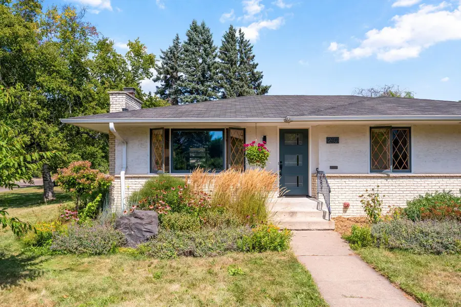 2401 Saint Anthony Boulevard, Saint Anthony, MN 55418 - #2